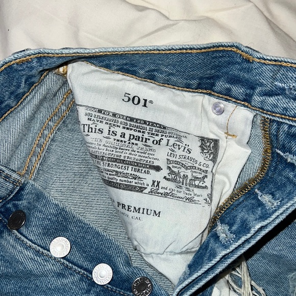 Levi’s 501 distressed denim shorts - Picture 3 of 5